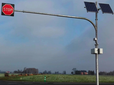 Znak aktywny solarny B20 800x800 na wysięgniku