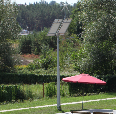 Latarnia solarno-wiatrowa Hybrid Dual Solar LED V1 + dodatkowe zasilanie back-up z możliwością podłączenia do 230V