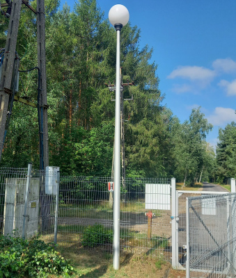 Latarnia parkowa Grid LED słup aluminiowy kula