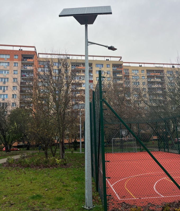 Latarnie solarne na osiedlu w Szczecinie