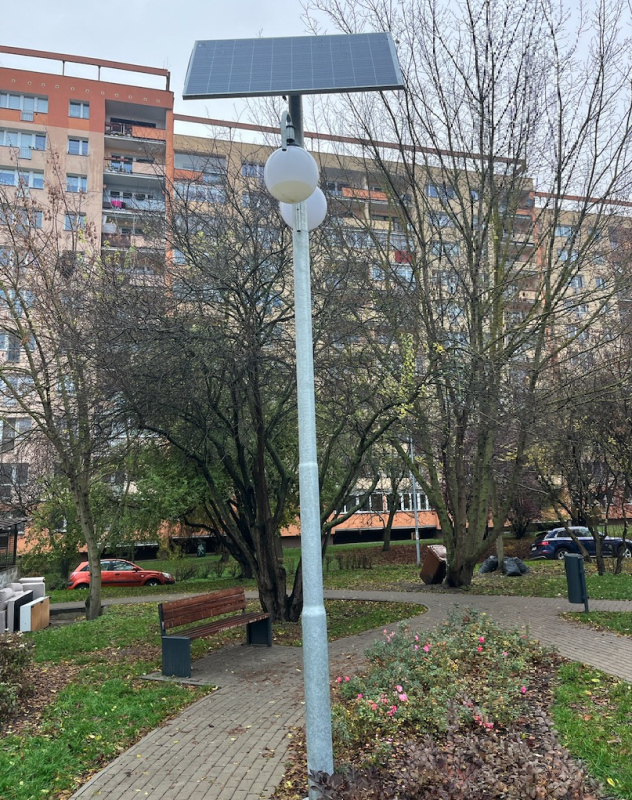 Latarnie solarne na osiedlu w Szczecinie